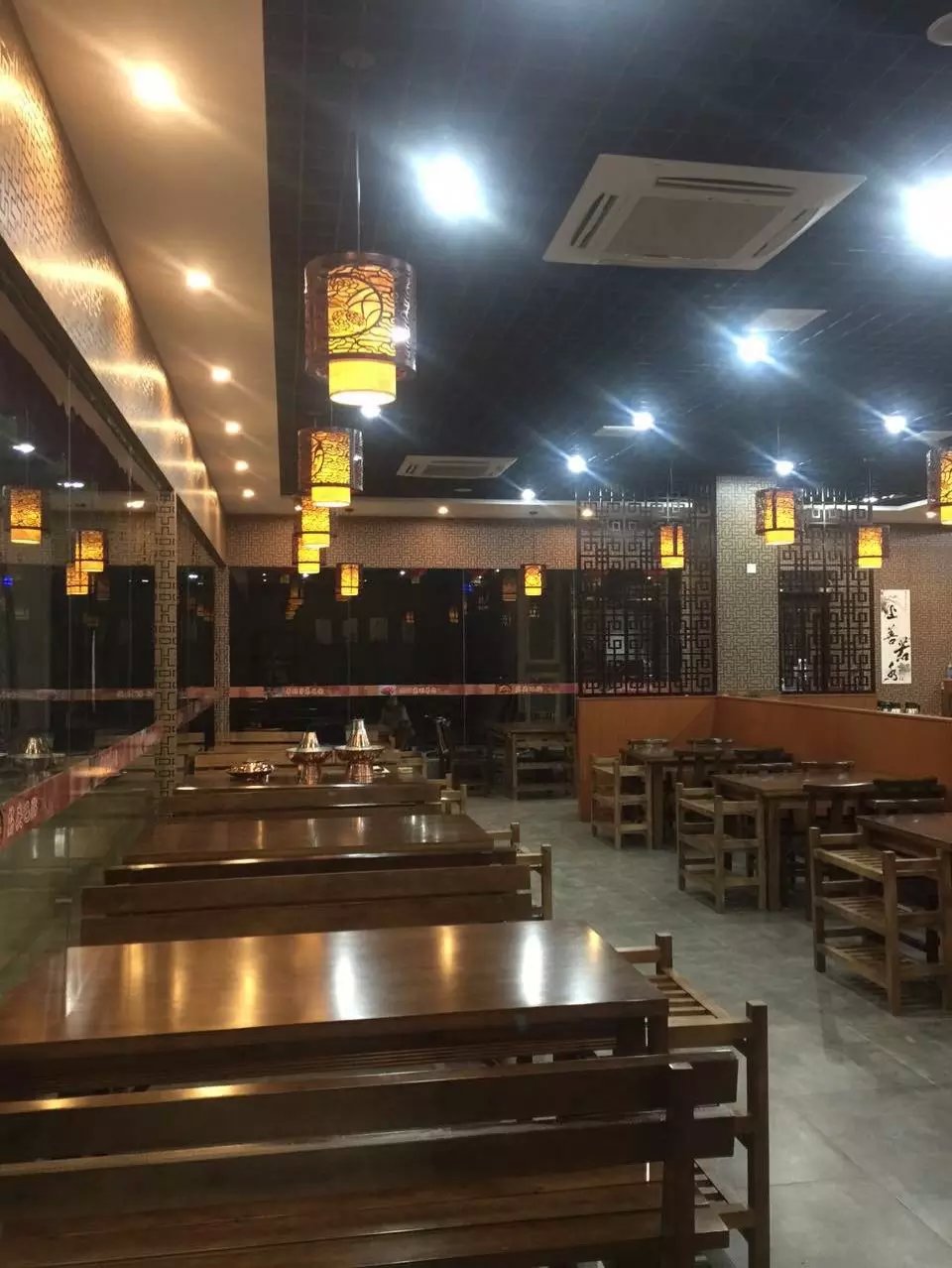 羊蝎子火锅店200㎡装修效果图