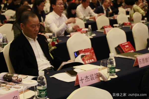 热烈庆贺 十杰装饰荣获“金口碑”品牌荣誉称号