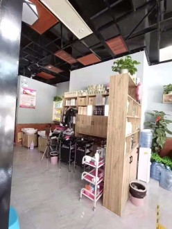 工業(yè)風(fēng)理發(fā)店