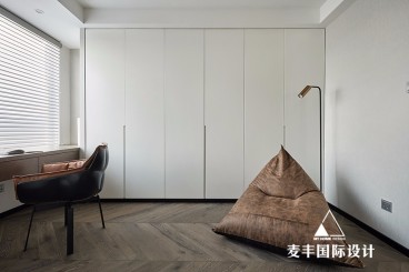 中港羅蘭小鎮(zhèn)現(xiàn)代簡約書房實景圖