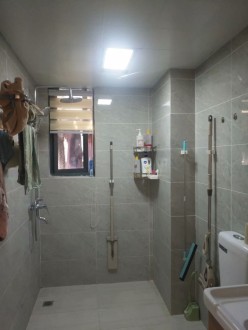 中建華府現(xiàn)代簡約衛(wèi)生間效果圖