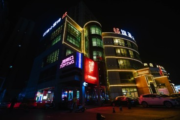 TOPTOW2077.頂兩口小酒館工業(yè)風(fēng)效果圖