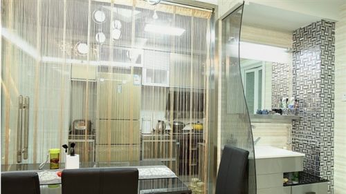 餐廳玻璃隔斷裝修效果圖欣賞
