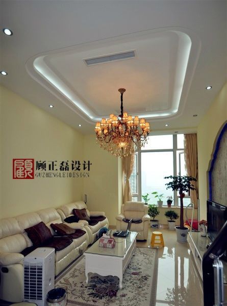 簡(jiǎn)約歐式兩居室客廳吊頂效果圖片