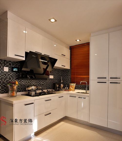 簡約轉(zhuǎn)角廚房櫥柜效果圖
