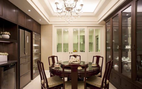 歐式三居餐廳吊頂燈具設(shè)計(jì)