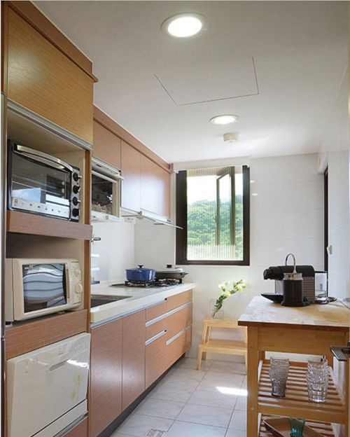 田園風(fēng)格三居室廚房櫥柜裝修效果圖