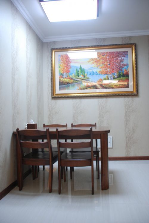 現(xiàn)代簡約二居室餐廳沙發(fā)裝修圖片