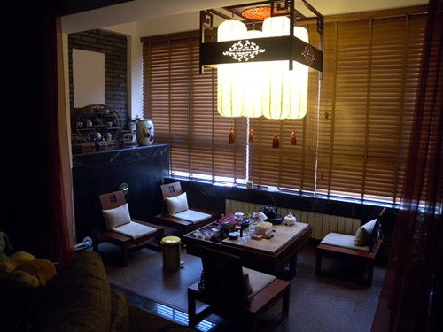 現(xiàn)代簡(jiǎn)約二居室陽(yáng)臺(tái)裝修圖片