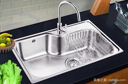 厨房到底安装单水槽好还是双水槽好? 对比一下才知道!