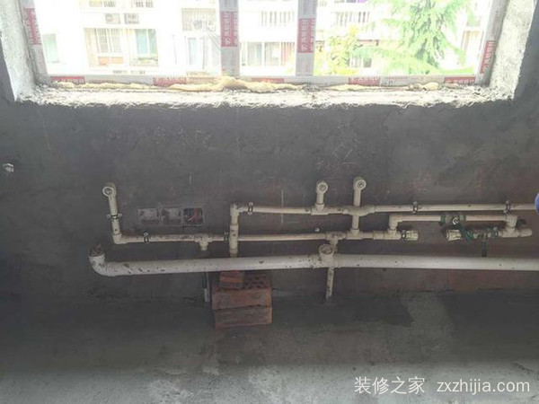 厨房水管是入墙好还是走明管好?