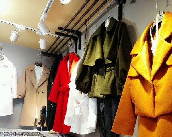 服装店墙面用什么材质