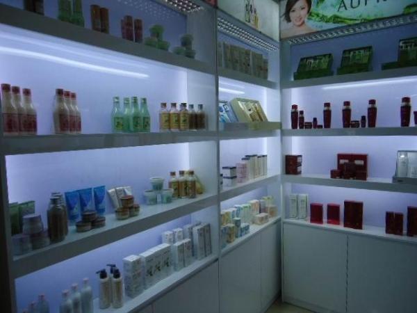 烤漆展柜怎样制成 如何判断烤漆展柜的质量  第1张