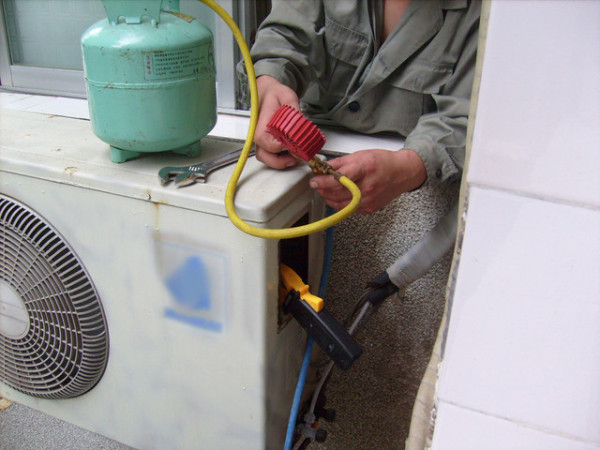 空调加氟多少钱