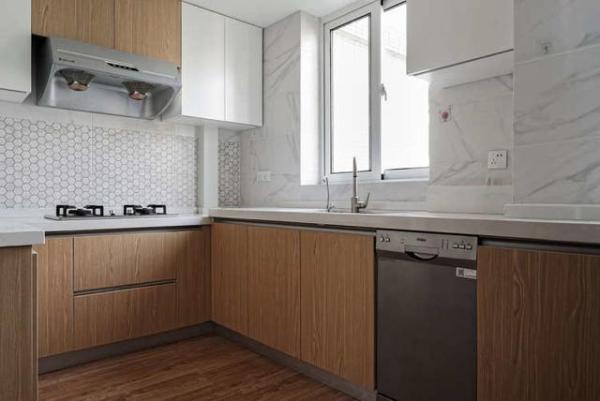 全屋打满储物柜，130㎡走到哪都是储物空间，比多间房还实用